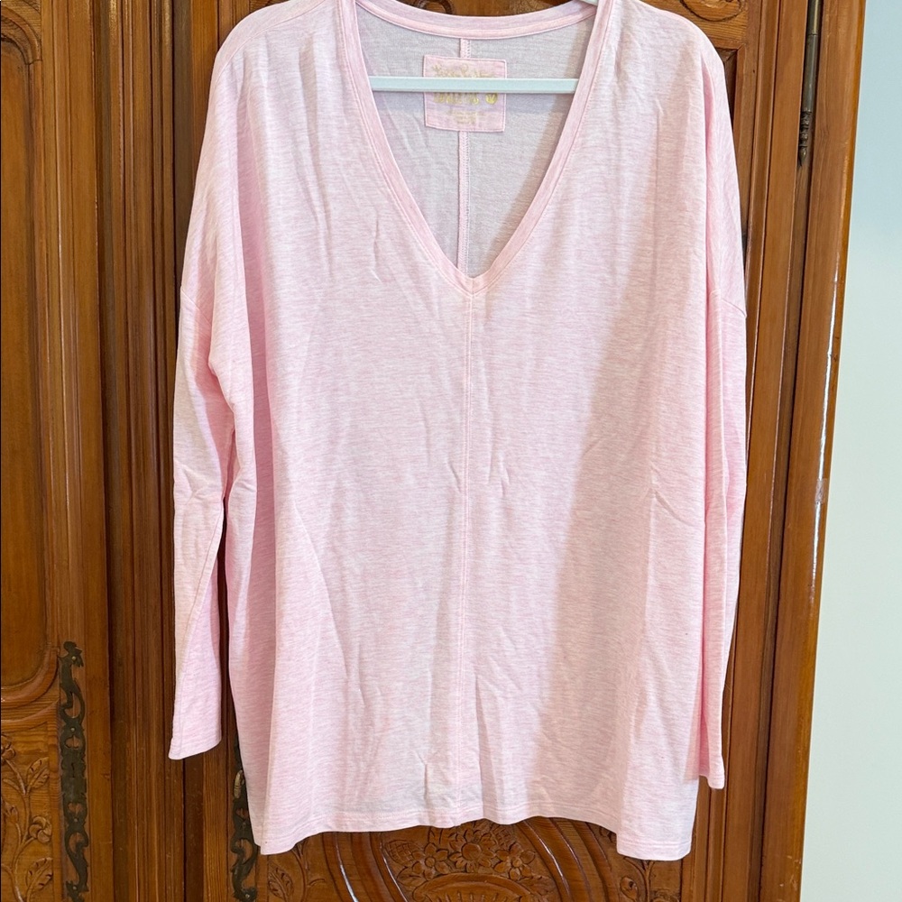 Women’s Lilly Pulitzer light heathered pink long sleeve v neck top, M, EUC